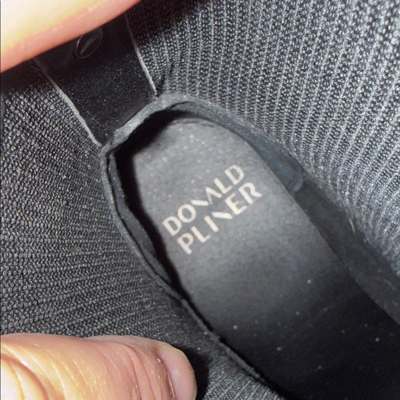 Donald J. Pliner Elegant Black Ankle Boots - Picture 2 of 11